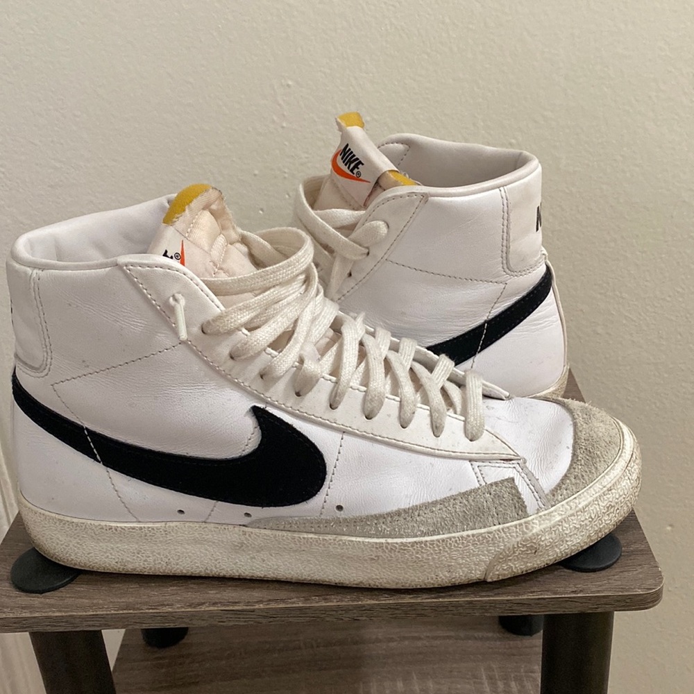 Nike Blazer Mid ‘77 Vintage white/black. Mens 7.5/ women’s 9